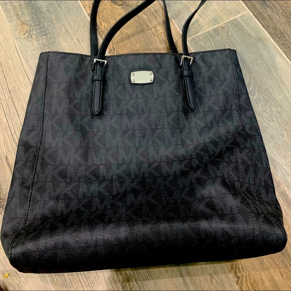 Michael Kors purse/wallet
